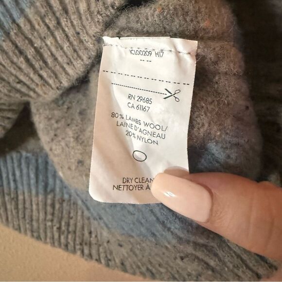 Pendleton wool Elegant Gray and Blue Turtleneck Sweater - Picture 3 of 5